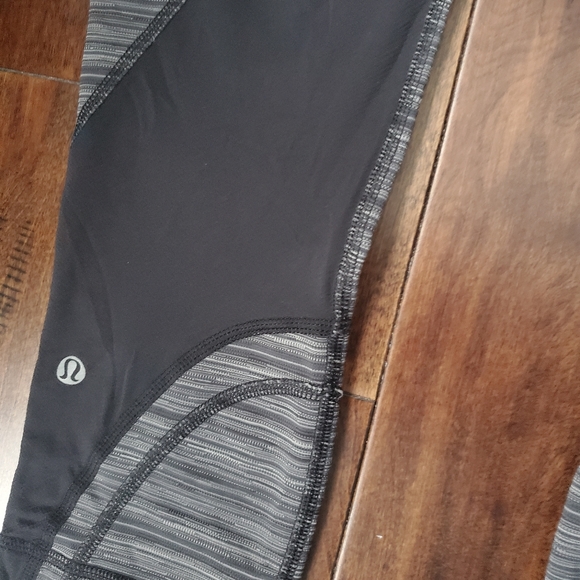 Lululemon Capris athletica black and gray leggings size 6 cropped . Packet on ba - Picture 2 of 5